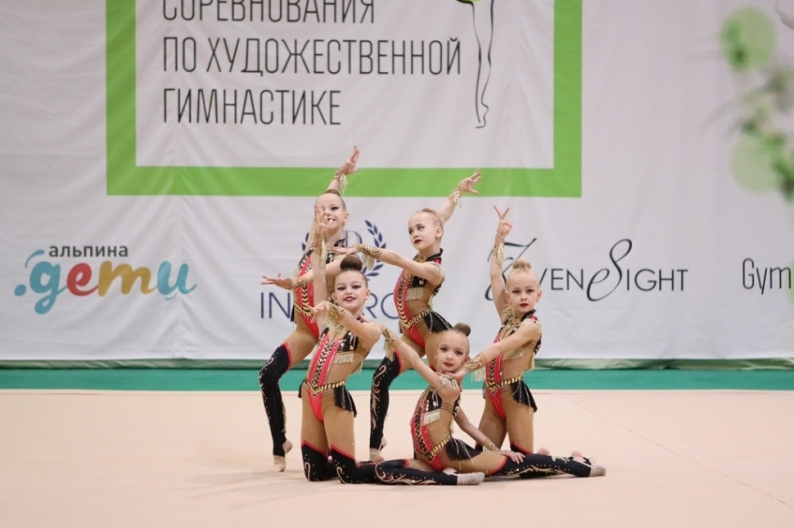 Фото с соревнований по художественной гимнастике "Катюша" 2020 года